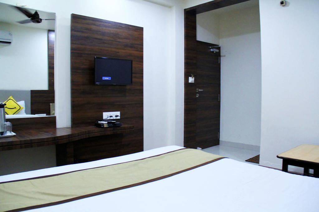 Vista Rooms At Station Road Μποπάλ Εξωτερικό φωτογραφία